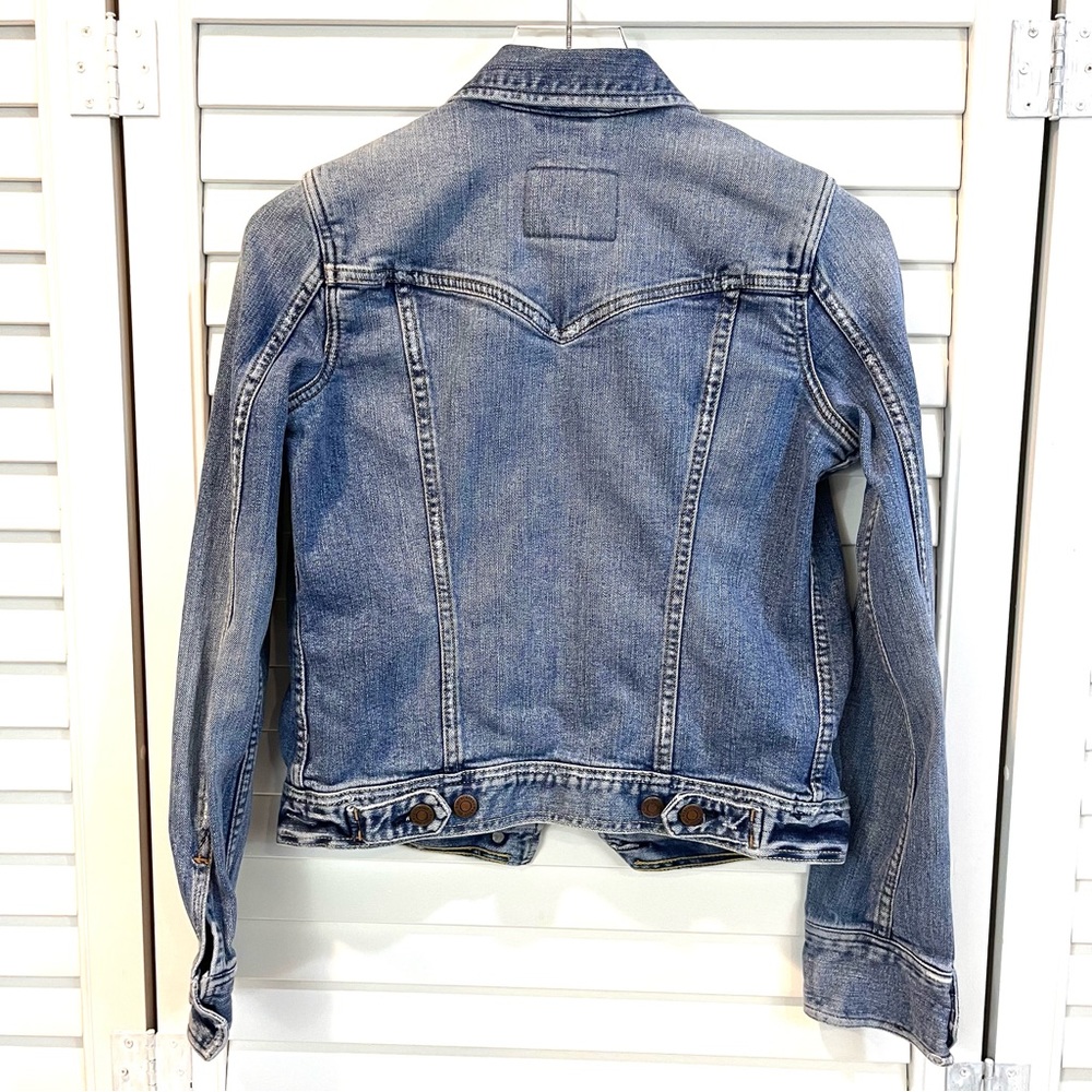 Abercrombie and Fitch Women’s distressed Jean Jacket - Picture 2 of 8